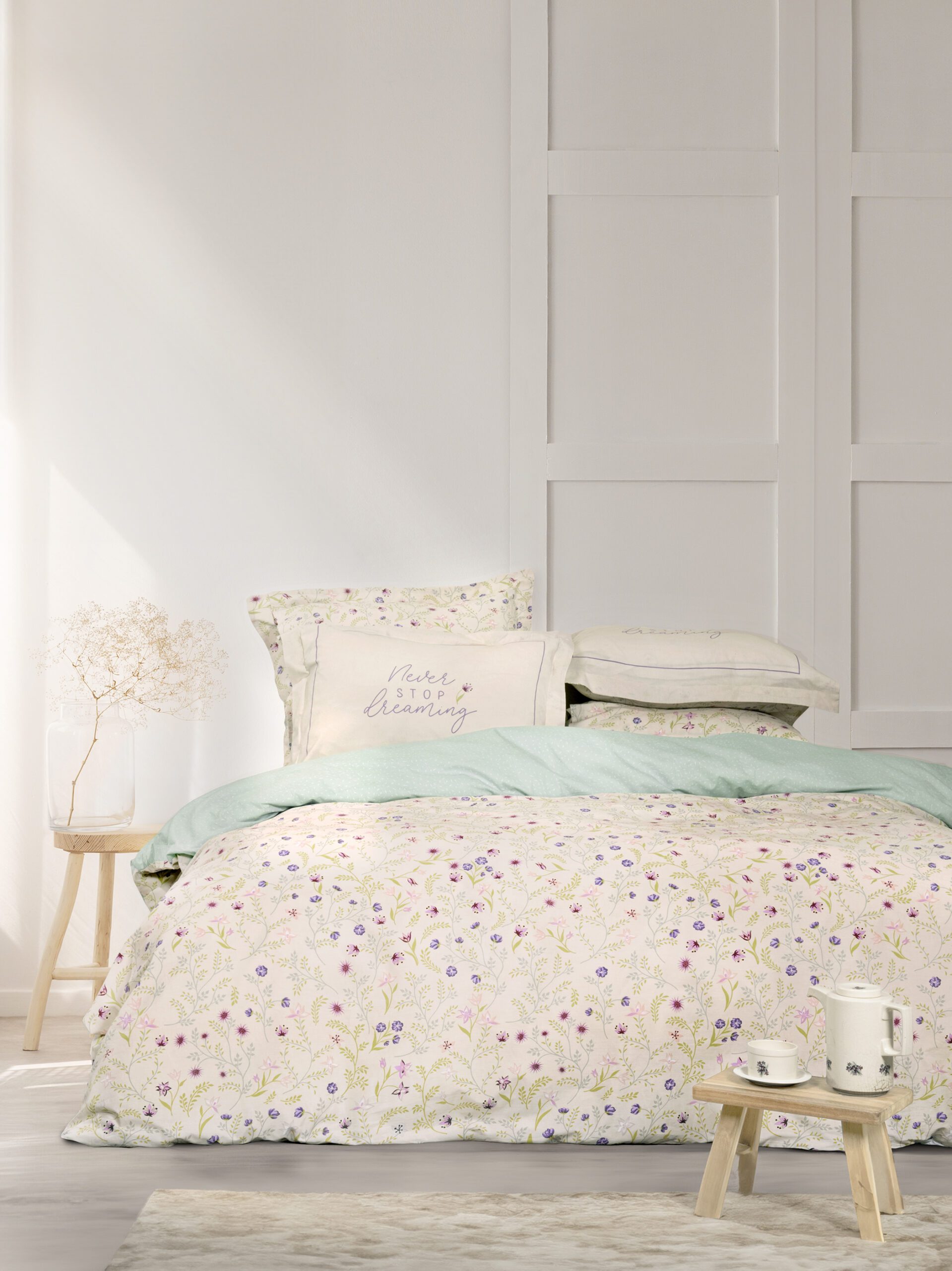 Σετ Σεντόνια Υπέρδιπλα με Λάστιχο - Dream Garden - Υπέρδιπλα λάστιχο (1 x 160x200+32 + 1 x 240x260 + 2 Μαξιλαροθήκες Oxford 4 πλευρών 52x72+5) "Nima Home"