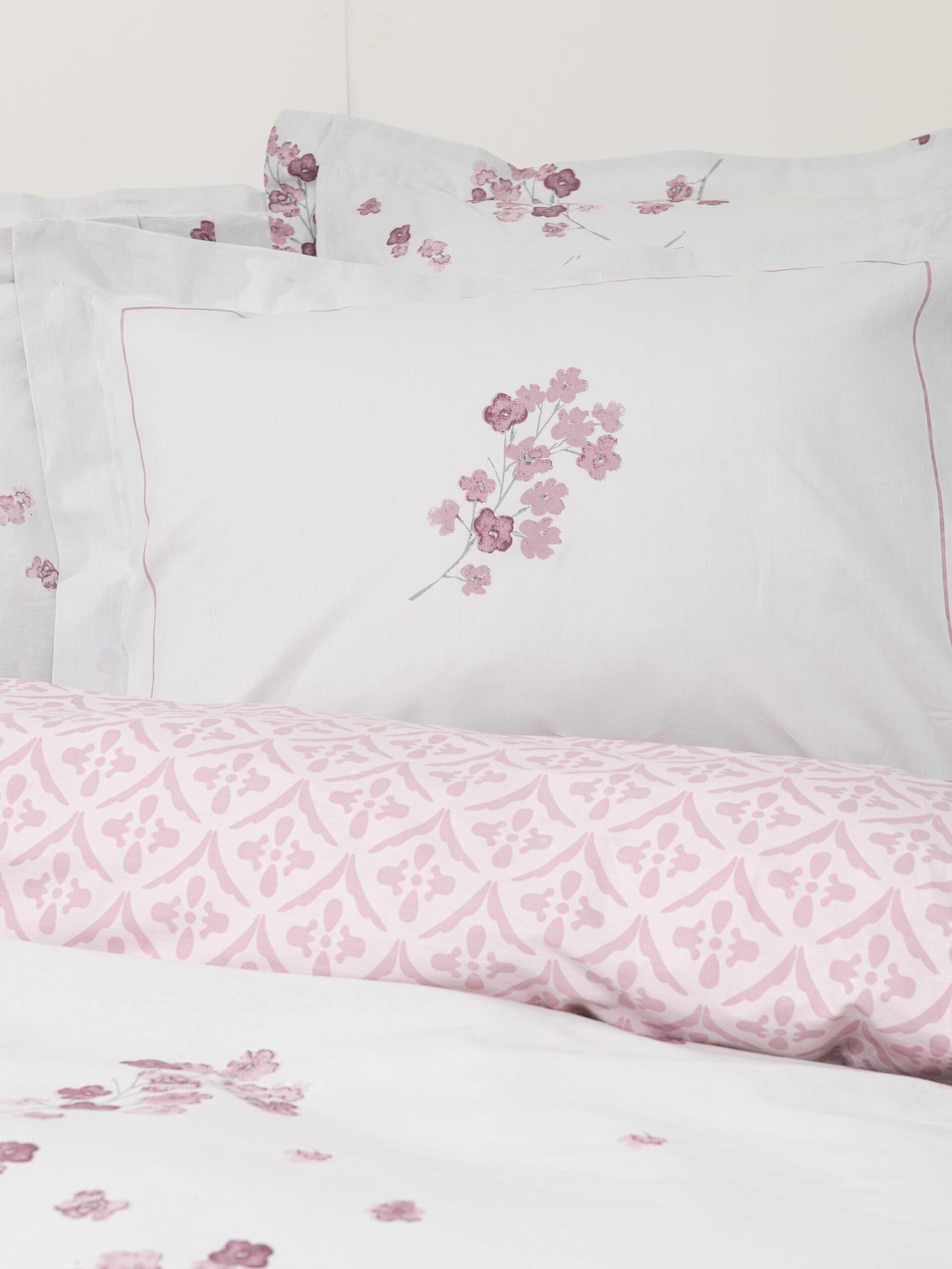 Σετ Σεντόνια Μονά με Λάστιχο - Roselle - Μονά με λάστιχο (1 x 100x200+32 + 1 x 170x260 + 1 Μαξιλαροθήκη Oxford 4 πλευρών 52x72+5) "Nima Home" - Image 2